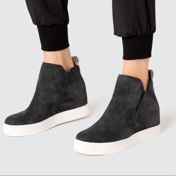 Dolce Vita Walker Sneakers - Picture 2 of 5